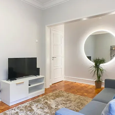 Uptown Stylish Apartament *